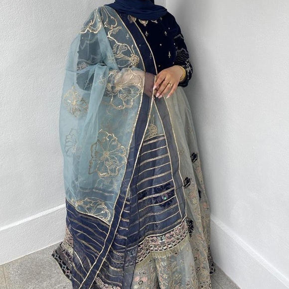 Pakistani branded lehnga - Picture 7 of 7